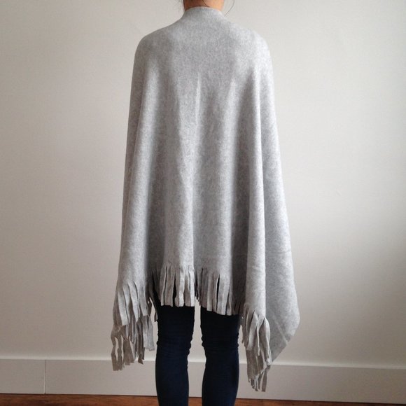 *NWOT* Light Grey Cozy Polar Fleece Poncho Blanket - Picture 7 of 10